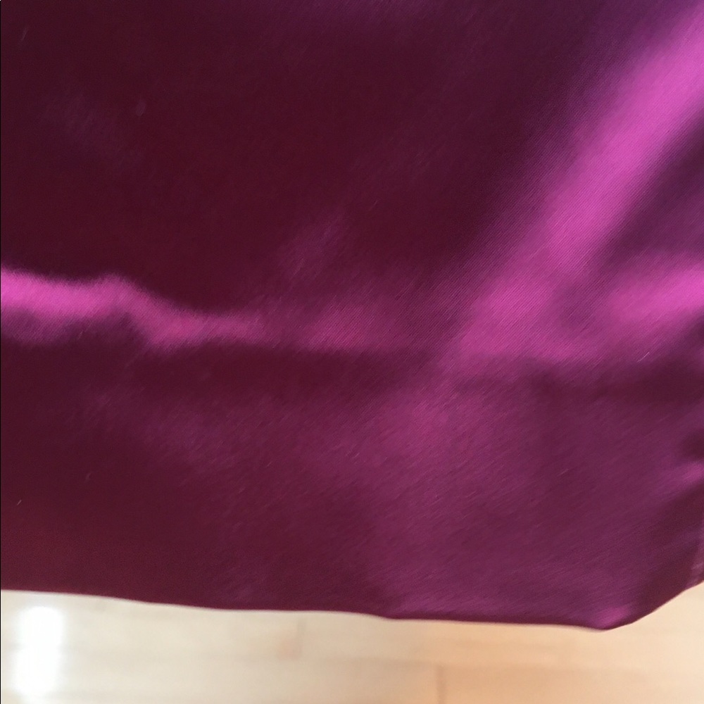Wine colored form fitting dress - Picture 8 of 16